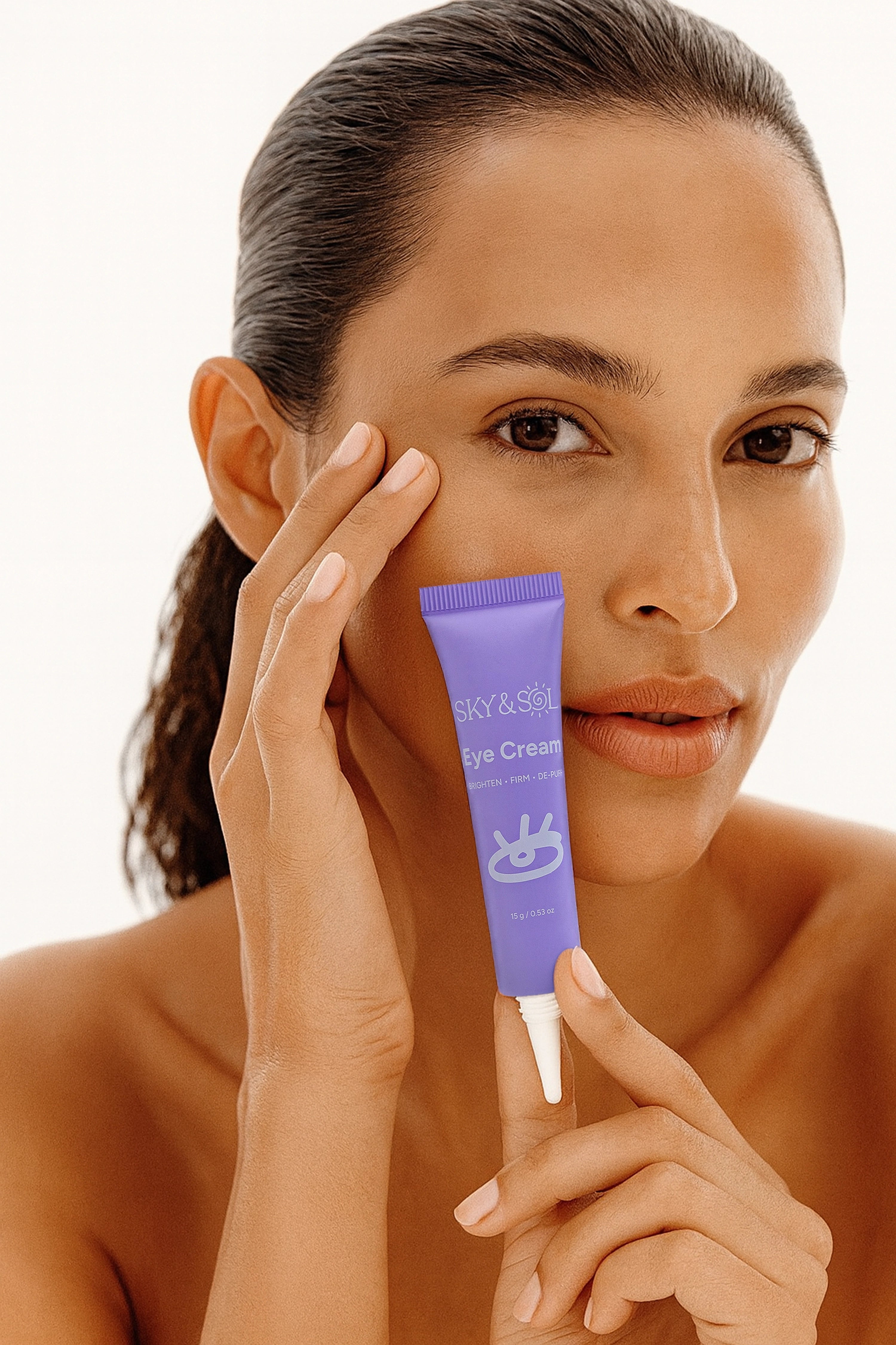 eyecream lifestyle image.webp__PID:72e8e7d7-c140-4423-b57e-32a738ee2b2a